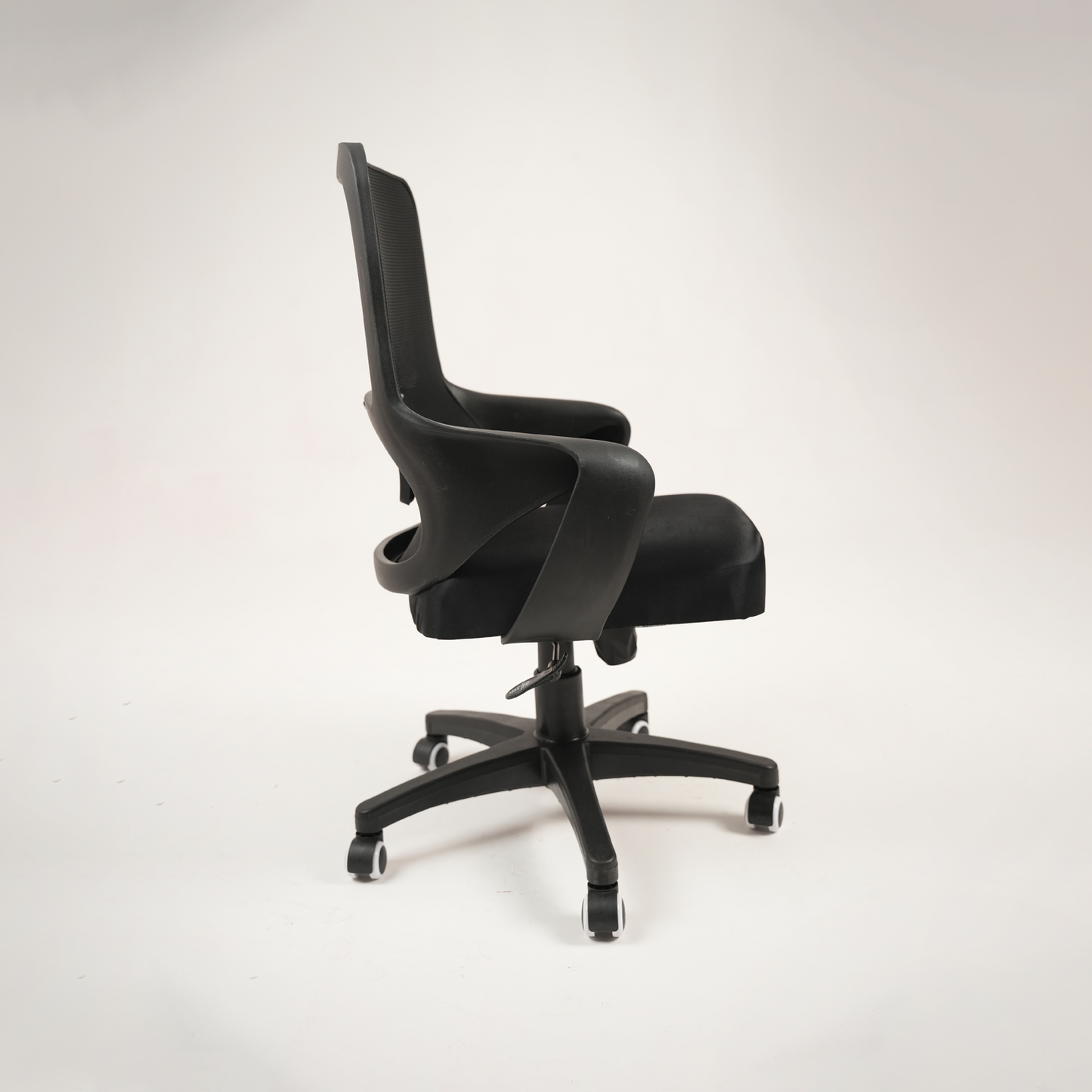 Ergonomic Black Mesh Office Chair with Lumbar Support, Armrests and Wheels