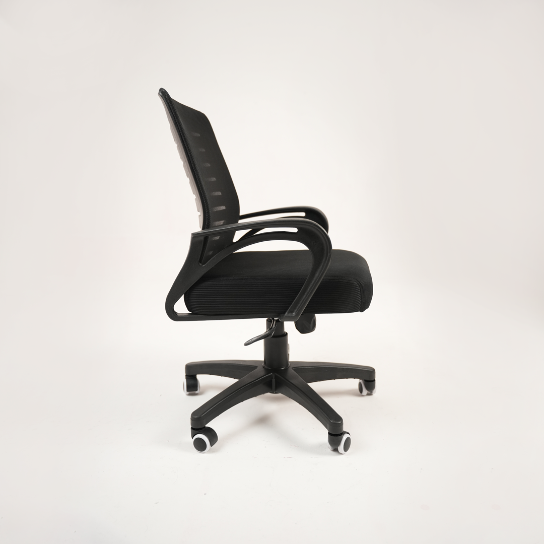 Black Mesh Office Chair with Armrests, Adjustable Height & Wheels