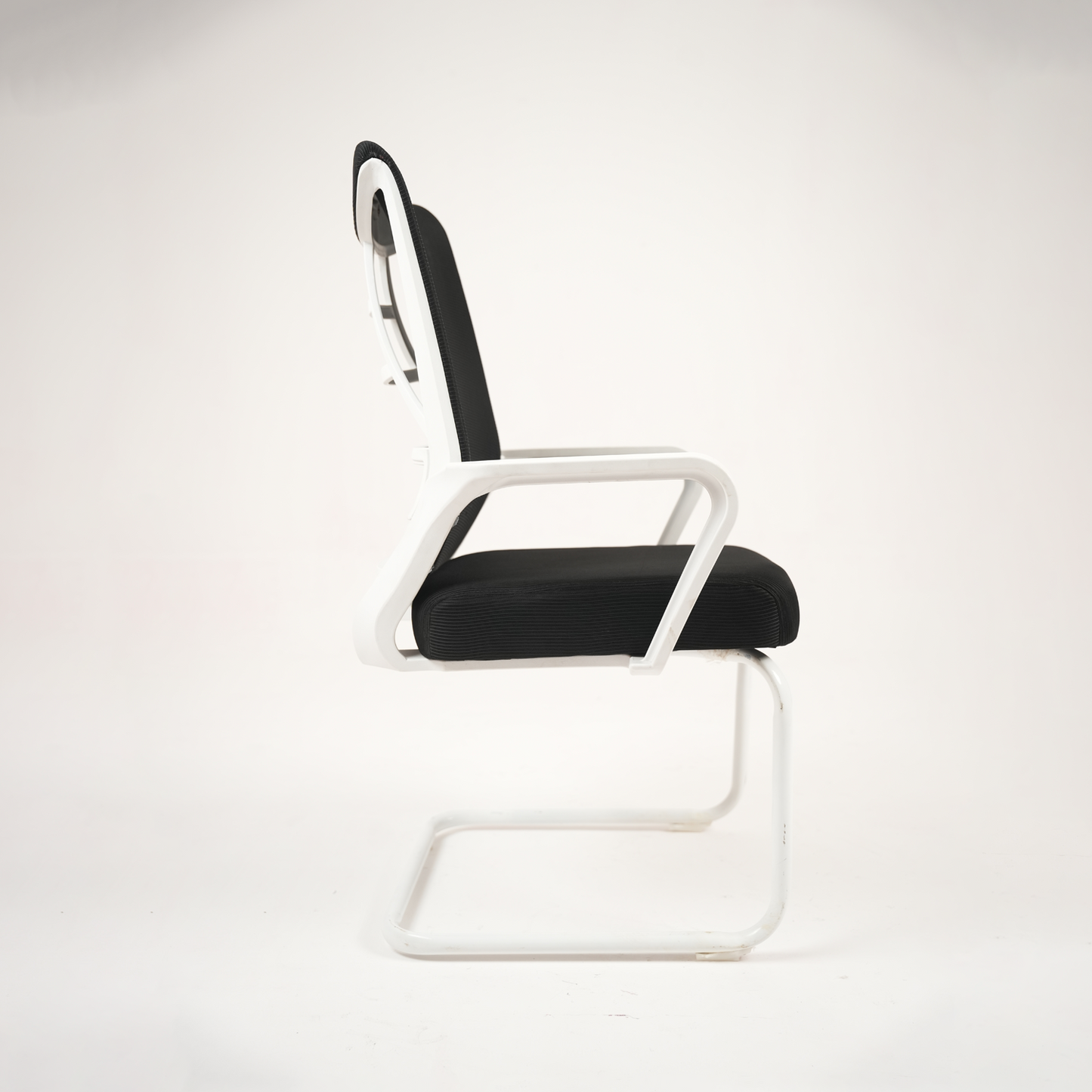 Ergonomic Black Mesh Office Visitor Chair with White Cantilever Frame