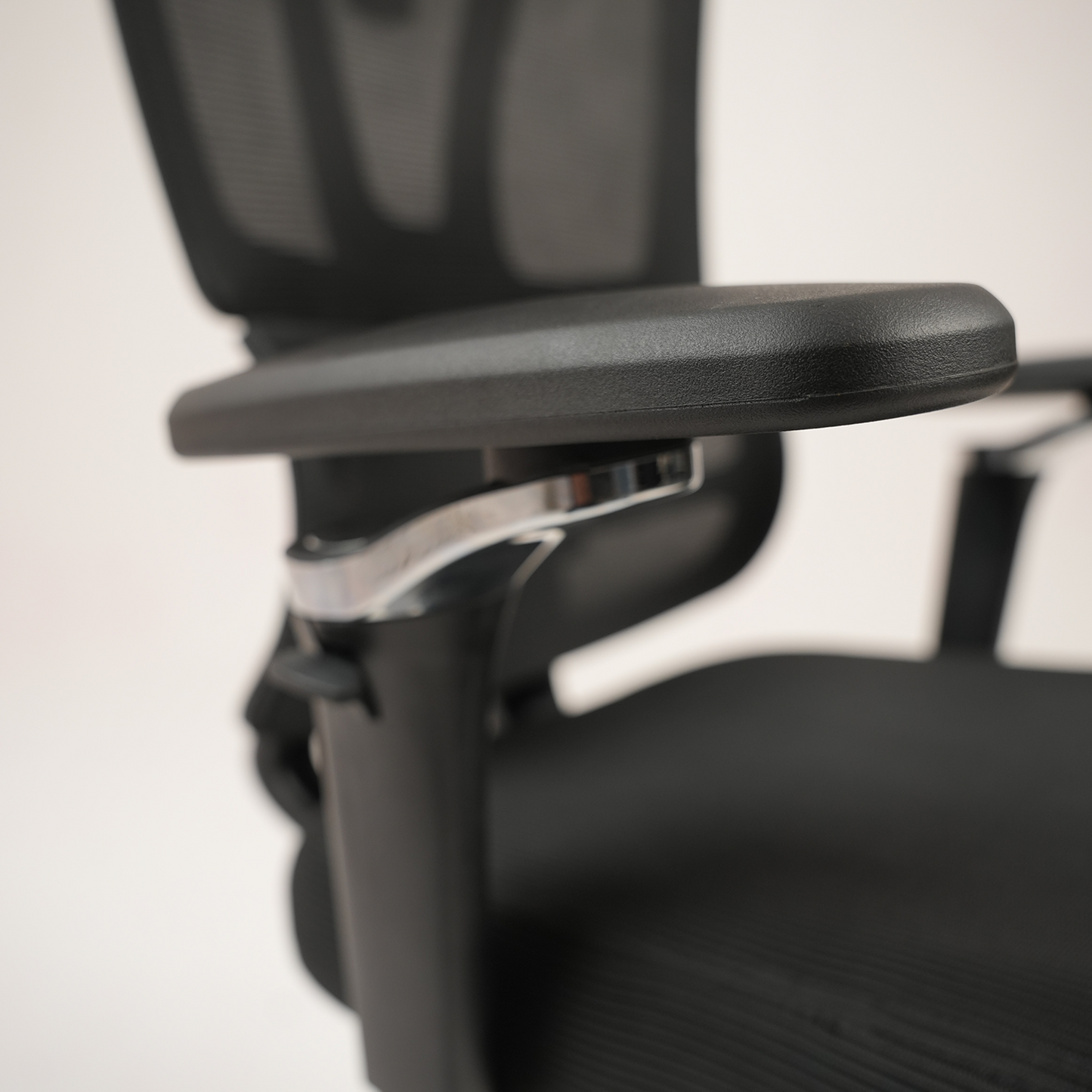 Ergonomic High-Back Mesh Office Chair with Headrest, Lumbar Support and Adjustable Armrests