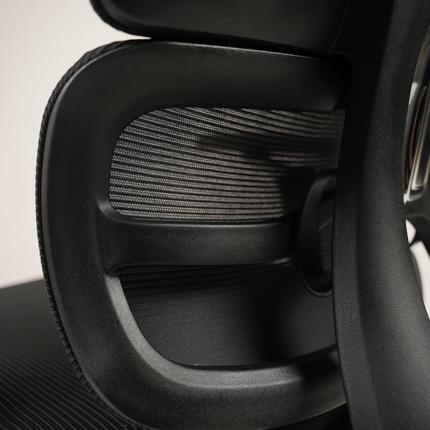 Ergonomic High-Back Mesh Office Chair with Headrest, Lumbar Support and Adjustable Armrests