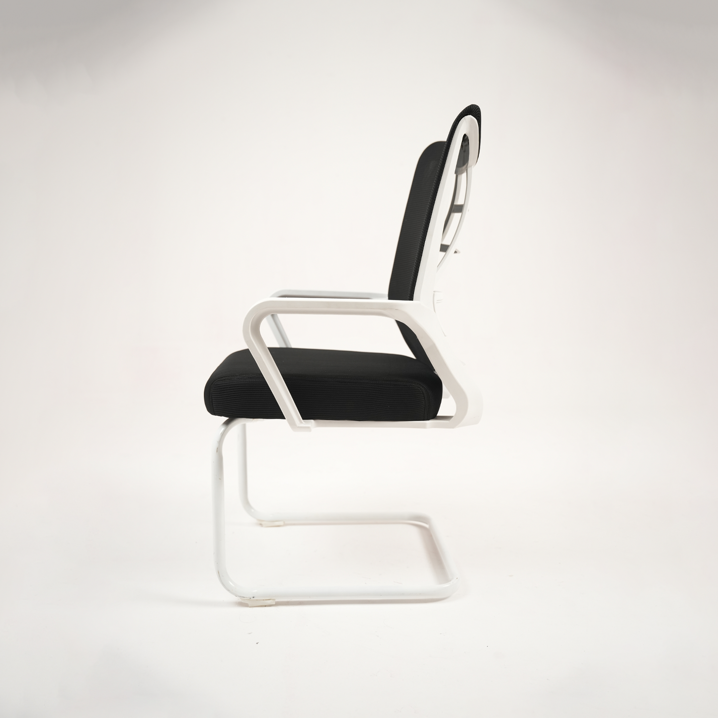 Ergonomic Black Mesh Office Visitor Chair with White Cantilever Frame